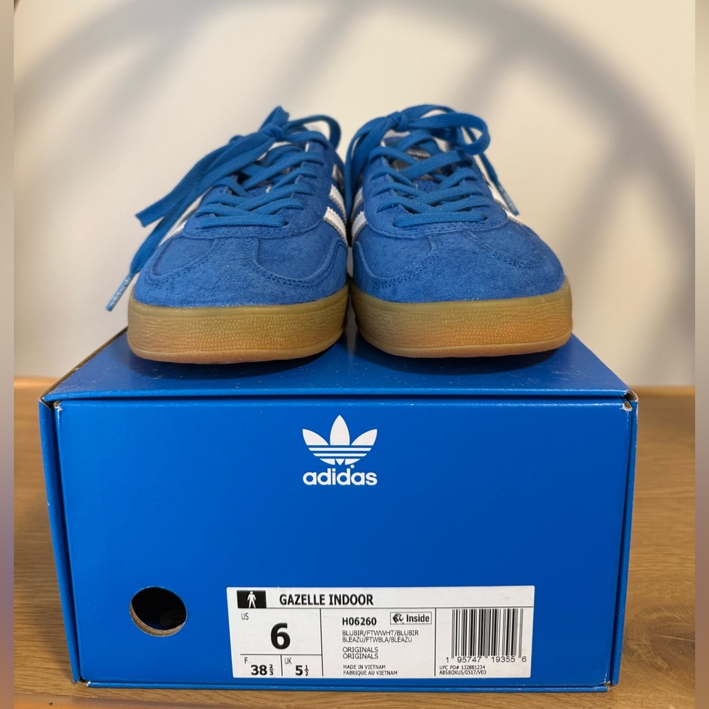 Unisex Gazelle Indoor in Blue Bird / Cloud White / Gum